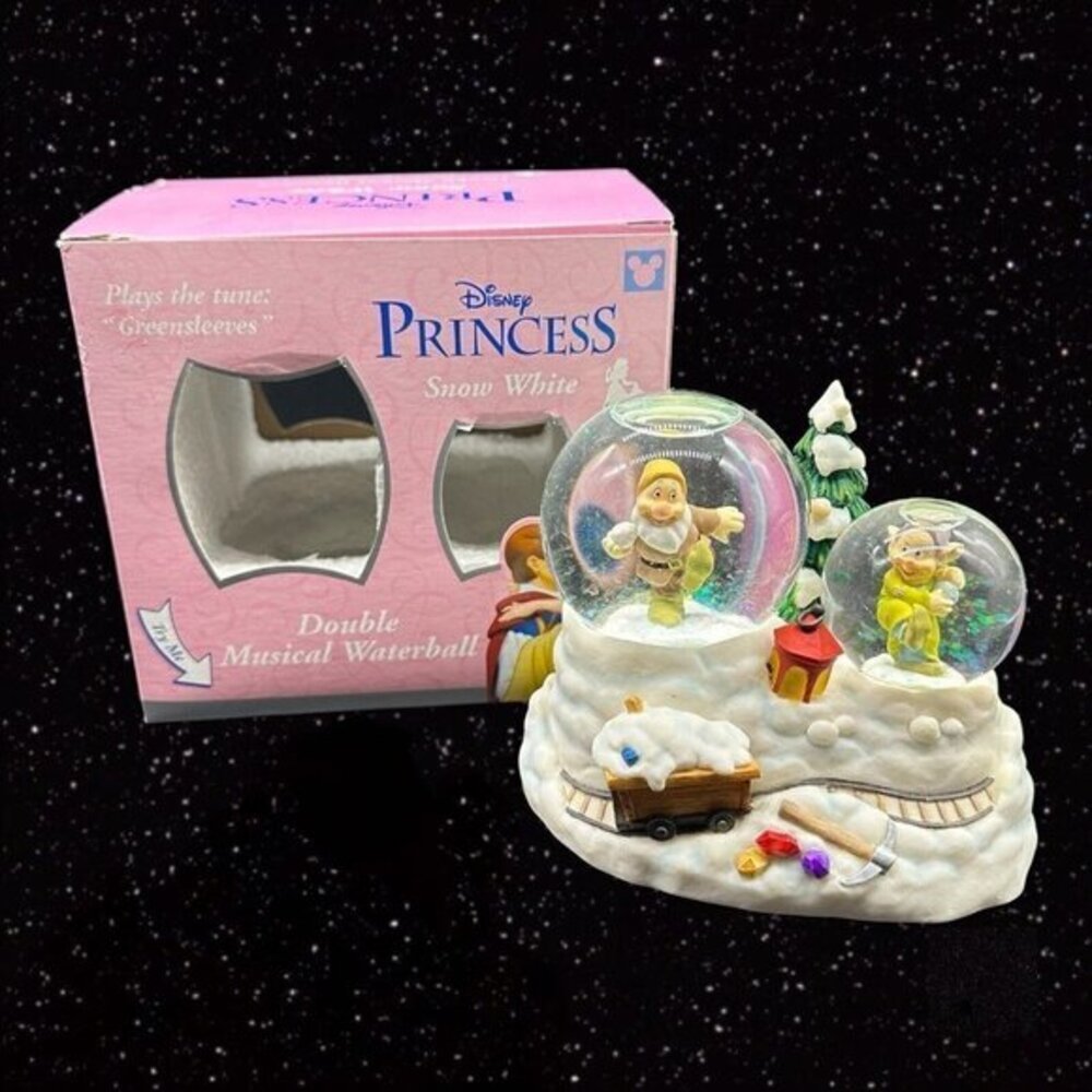 Disney Snow White Princess Musical Snow Globe‎ New In Box Waterball 4.5”T